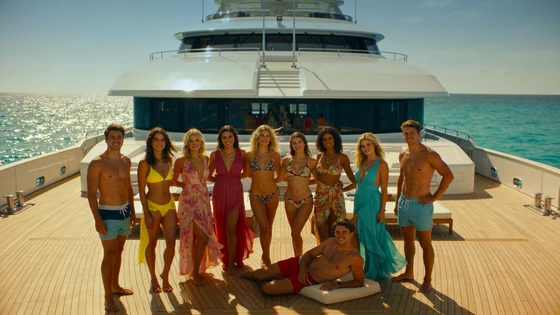 Model-Team auf einer Yacht